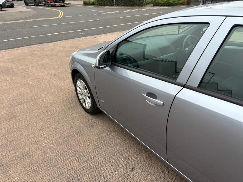 VAUXHALL ASTRA