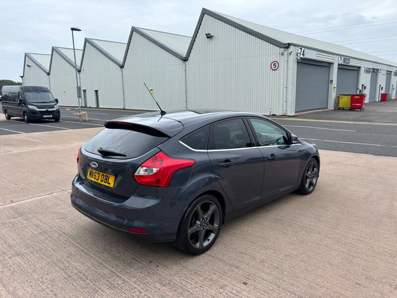 FORD FOCUS