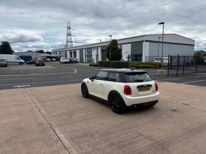 MINI HATCH