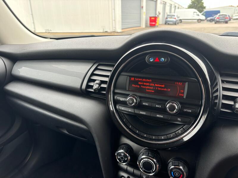 MINI HATCH