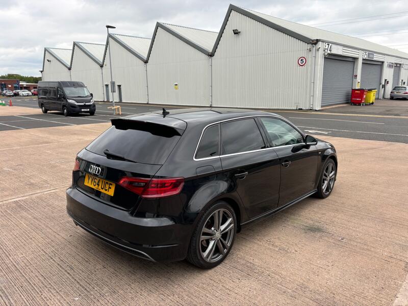 View AUDI A3 1.6 TDI S line