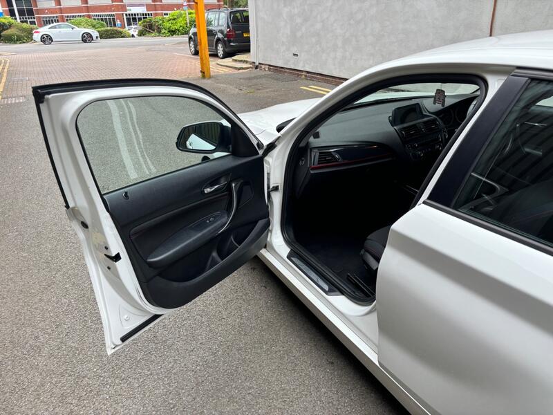 BMW 1 SERIES