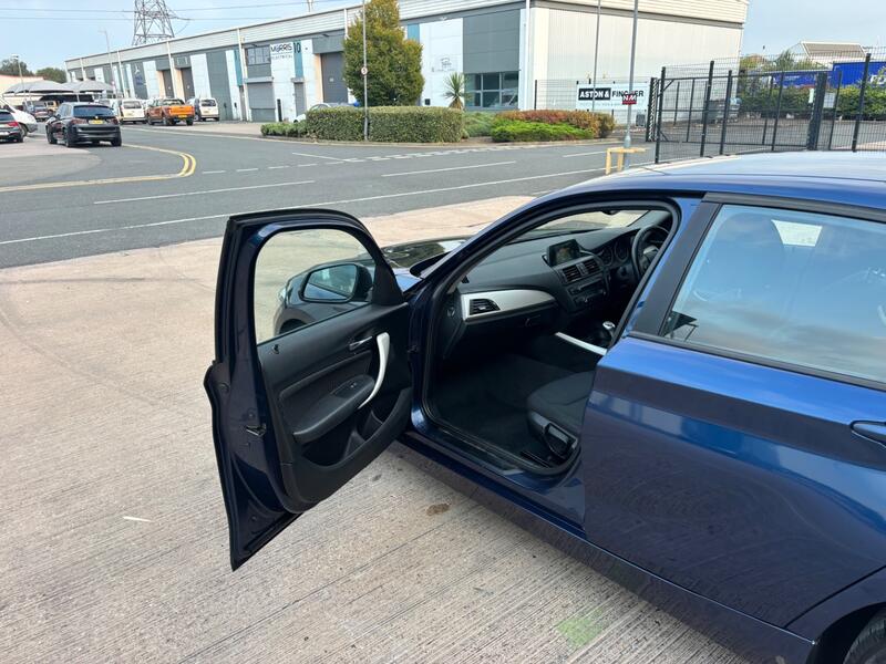 BMW 1 SERIES