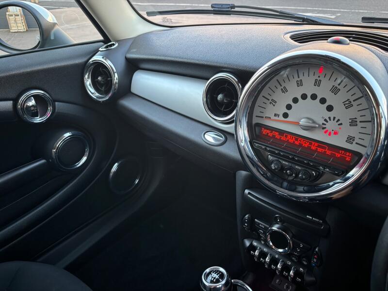 MINI HATCH