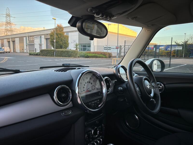 MINI HATCH