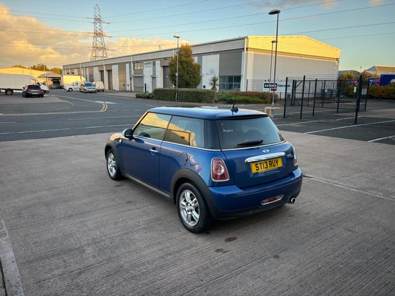 MINI HATCH