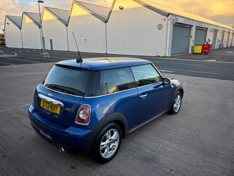 MINI HATCH