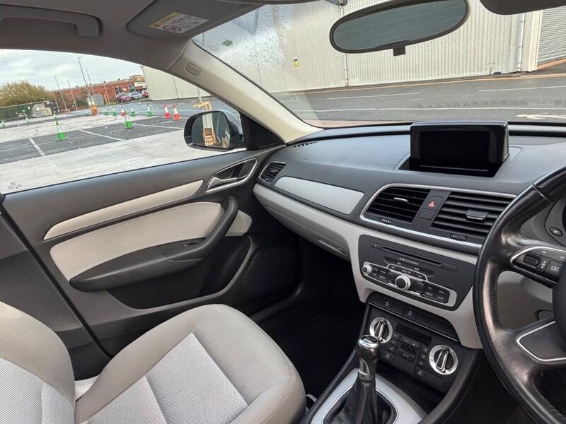 AUDI Q3