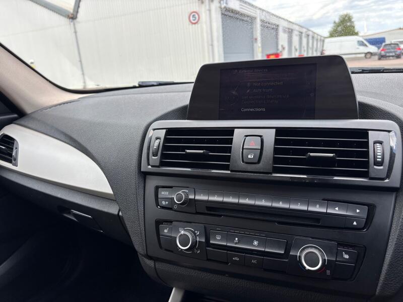 BMW 1 SERIES