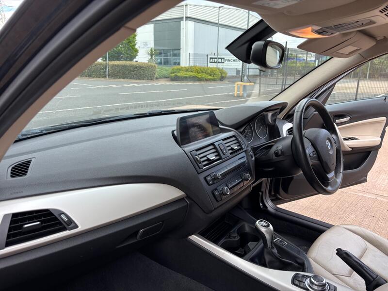 BMW 1 SERIES
