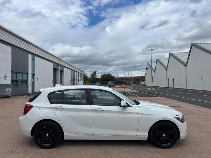 View BMW 1 SERIES 2.0 116d Sport 5-door
