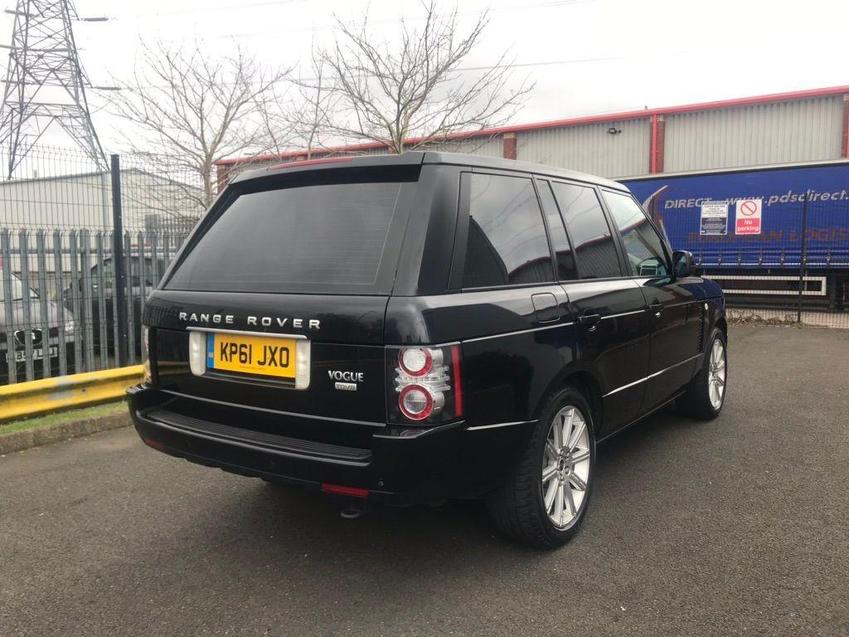 View LAND ROVER RANGE ROVER 4.4 TD V8 Vogue 5dr