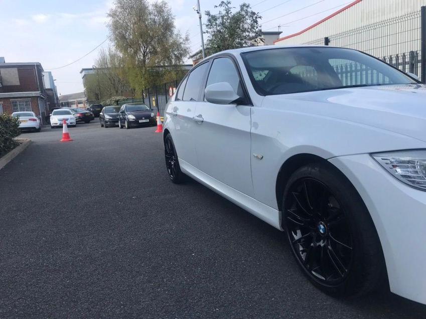 BMW 3 SERIES