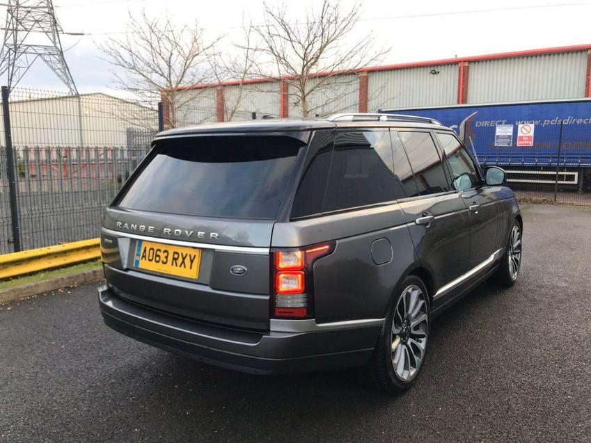 View LAND ROVER RANGE ROVER 3.0 TD V6 Vogue SE SUV 5dr Diesel Auto 4WD ss 258 ps