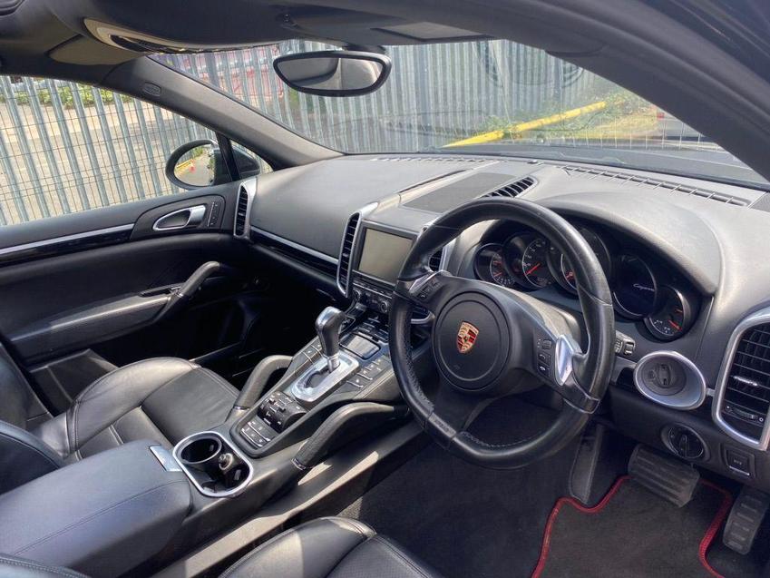 PORSCHE CAYENNE