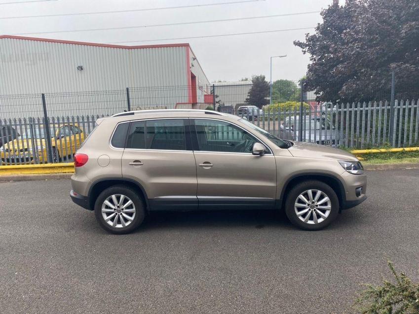 View VOLKSWAGEN TIGUAN 2.0 TDI BlueMotion Tech Match 4WD 5dr