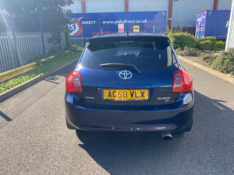 View TOYOTA AURIS 2.0 D-4D SR 5dr