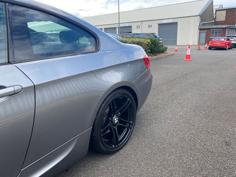 BMW 3 SERIES