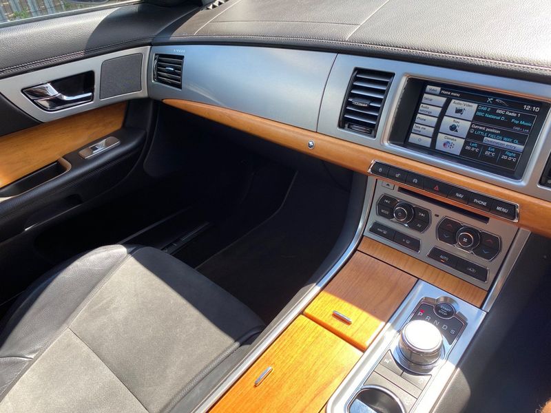 JAGUAR XF