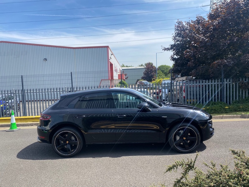 View PORSCHE MACAN D S PDK